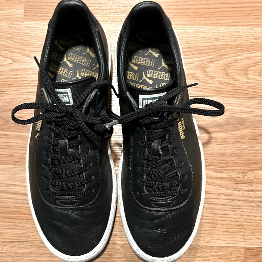 Unused black men’s PUMA sneakers.